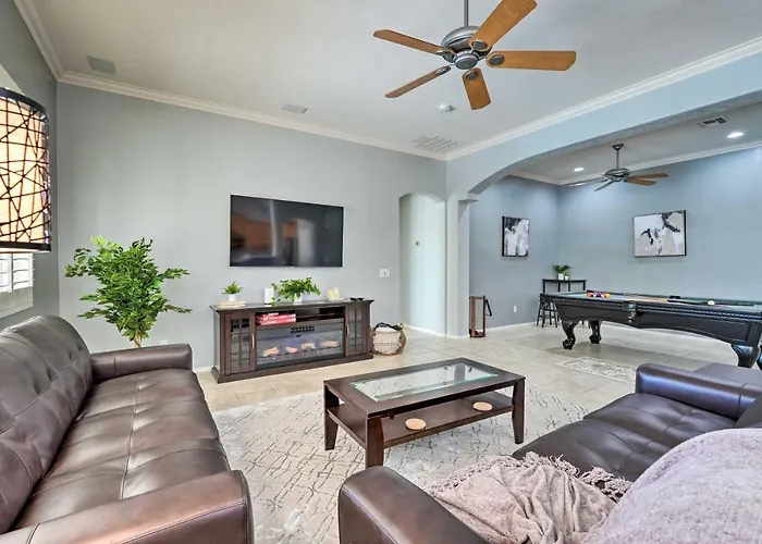 Holiday home Play Pool, Grill Out! Group-friendly Glendale