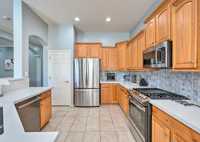 Play Pool, Grill Out! Group-friendly Holiday home