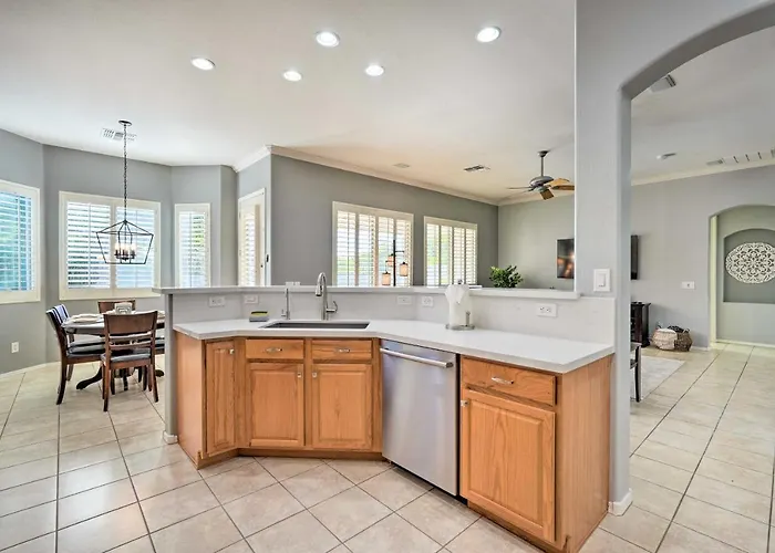 Holiday home Play Pool, Grill Out! Group-friendly *