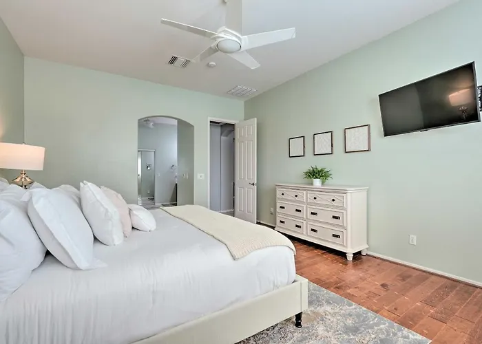 Play Pool, Grill Out! Group-friendly * Glendale
