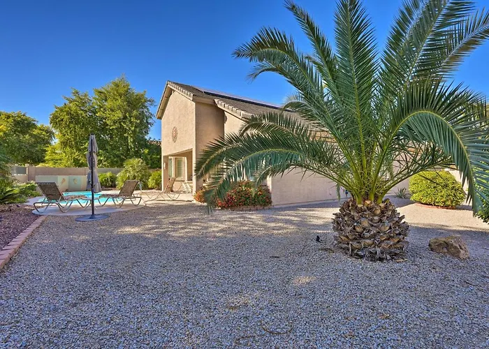 Holiday home Play Pool, Grill Out! Group-friendly *