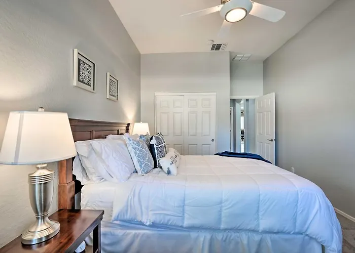 Play Pool, Grill Out! Group-friendly Glendale
