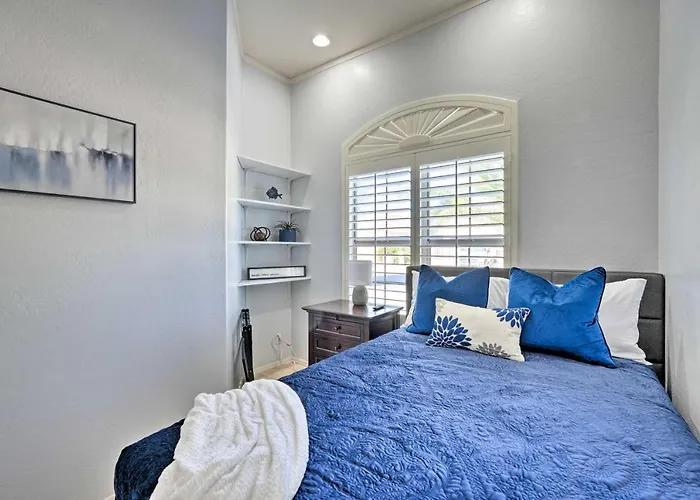 Holiday home Play Pool, Grill Out! Group-friendly Glendale