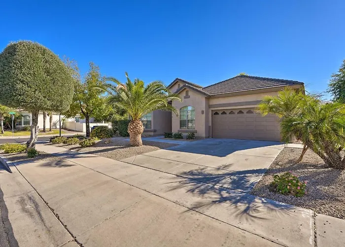 Holiday home Play Pool, Grill Out! Group-friendly Glendale